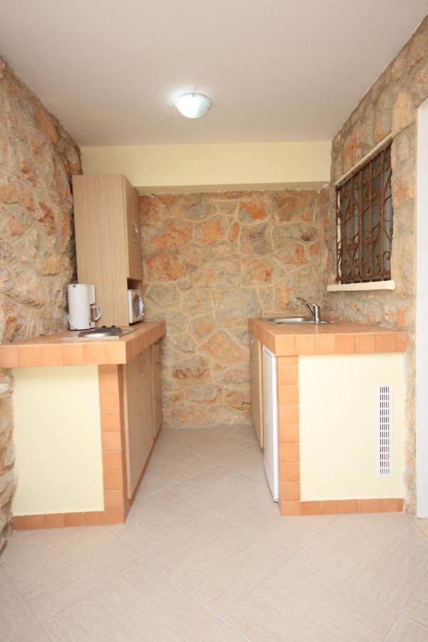 Apartments And Rooms By The Sea Medveja, Opatija - 2305 Lovran Exteriör bild