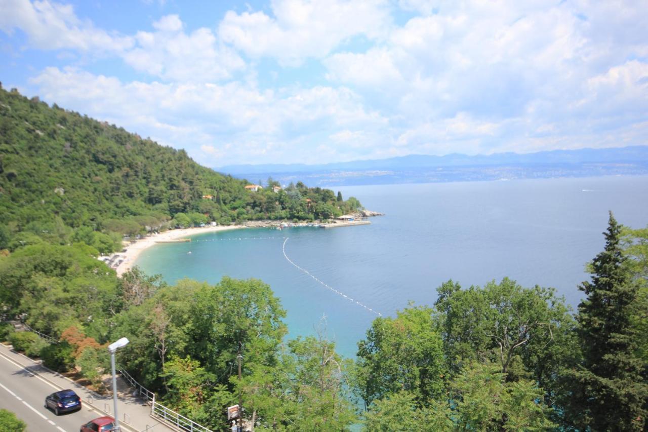 Apartments And Rooms By The Sea Medveja, Opatija - 2305 Lovran Exteriör bild